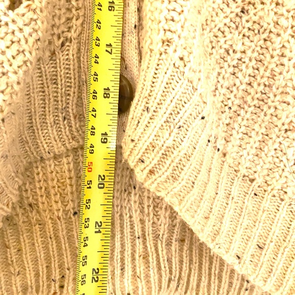 Nice! Womens Knit Small Oatmeal Cream Cardigan 100% Acrylic Sweater 3 buttons - Picture 9 of 12